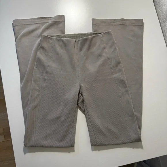 Lululemon | Softstreme Ribbed Pant | US W 4 | Riverstone - Picture 5 of 10